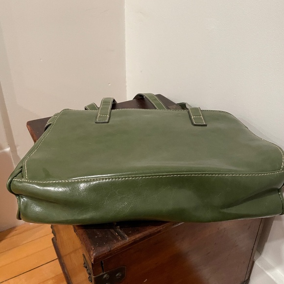 Stunning Green Leather ROSETTI Shoulder Bag - Picture 6 of 6